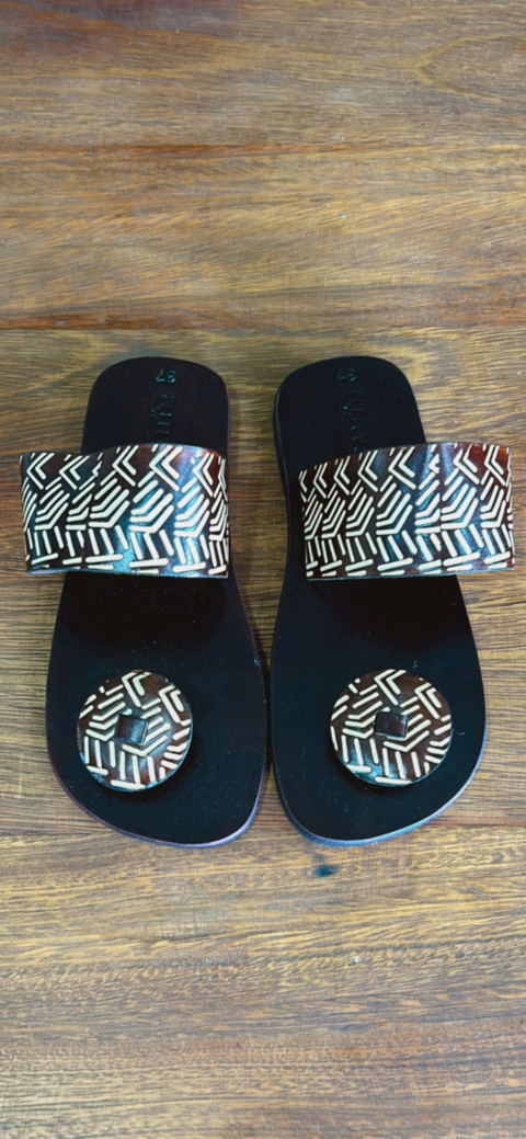 Rasteirinha Botão Pirografada