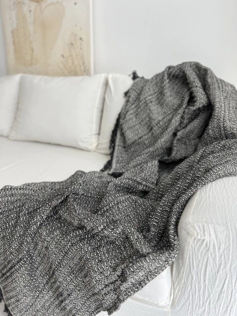 MANTA O PIE DE CAMA PUNA GRIS OSCURO 260x70 - comprar online