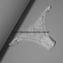 VICTORIA COSSY TANGA COLALESS DE PUNTILLA BLANCA 02/02 JAZ - CATAMARCASEX LENCERIA Y SEX SHOP