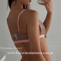 VICTORIA COSSY CORPIÑO TRIANGULO SOFT DE PUNTILLA TIENE BROCHE DELANTERO NUDE ROSA 116 PEON - comprar online