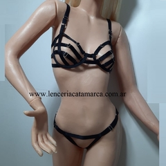 VICTORIA COSSY CONJUNTO CON ARCO DE TIRAS REGULABLE Y TANGA DE TIRAS REGULABLES NEGRO 164 MADO 51 MADO en internet