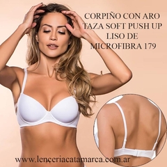 Cuerpo femenino modelando un corpiño blanco con aro y taza soft push up de microfibra.