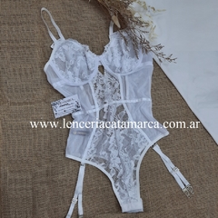 ANDRESSA BODY CON ARO DE PUNTILLA Y TUL CON LYCRA TAZA FORRADA Y PORTALIGAS BLANCO E 2009B en internet
