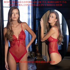 Body triangulo forrado de tul bordado y tul con lycra en color rojo, con espalda en V, modelo 2083R.