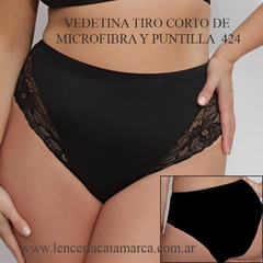 Vedetina tiro corto de microfibra y puntilla negra, mostrando detalles de la prenda y su diseño elegante.