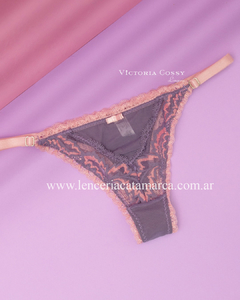 VICTORIA COSSY TANGA COLALESS DE PUNTILLA CON RECORTE DELANTERO GRETA LAVANDA Y ROSADO 53/1 GRET - comprar online