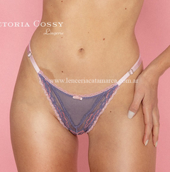 VICTORIA COSSY TANGA COLALESS DE PUNTILLA CON RECORTE DELANTERO GRETA LAVANDA Y ROSADO 53/1 GRET en internet