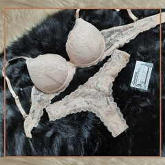 ANDRESSA CONJUNTO TAZA SOFT CON BASE Y COLALESS DE PUNTILLA L5589S