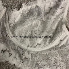 ANDRESSA CONJUNTO CORSELETE CON ARO DE PUNTILLA FORRADA CON COLALESS REGULABLE BLANCO L 5714B - comprar online