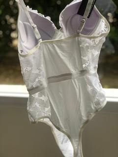 ANDRESSA BODY TAZA SOFT DE PUNTILLA Y MICROFIBRA CON ARO BLANCO L 5725B - tienda online