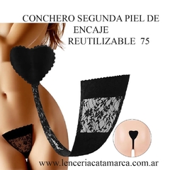 Conchero reutilizable negro de encaje, con diseño de corazón y detalles de segunda piel, ideal para lencería sexy.