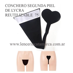 Conchero reutilizable de lycra negra, modelo segunda piel, con forma de corazón.
