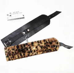 SADO ESPOSA DE CUERO CON PELUCHE Y CADENA KS35250AP