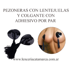 Pezoneras negras con lentejuelas y colgantes, presentadas en forma de corazón, ideales para uso sensual.