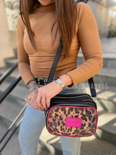 Bandolera Carmella negra/animal print en internet