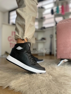 Jordan botita negra