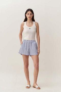 Short Lucerna en internet