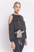 Blusa negra en internet