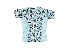 Remera de agua UV+50, con mangas cortas, dibujo tiburones. Art. 24624 - comprar online