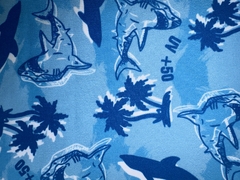 Remera de agua UV+50, con mangas cortas, dibujo tiburones. Art. 24624 - comprar online