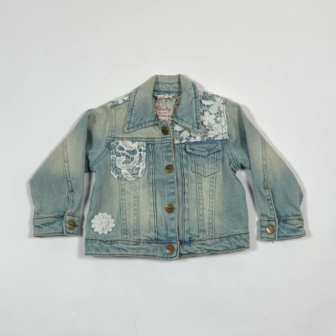 TALLE M - CAMPERA JEAN RIGIDO APLIQUES FLORES BLANCAS - CHEEKY