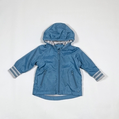 TALLE L (9/12 MESES) - CAMPERA ROMPEVIENTO CELESTE FORRADA EN POLAR - CHEEKY