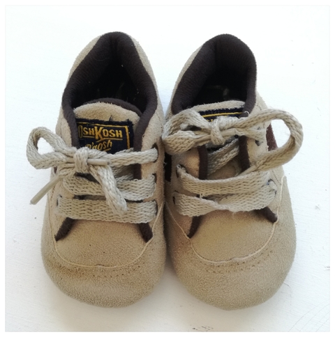 ZAPATILLAS NO CAMINANTE BEIGE OSHKOSH - TALLE 3/6 MESES