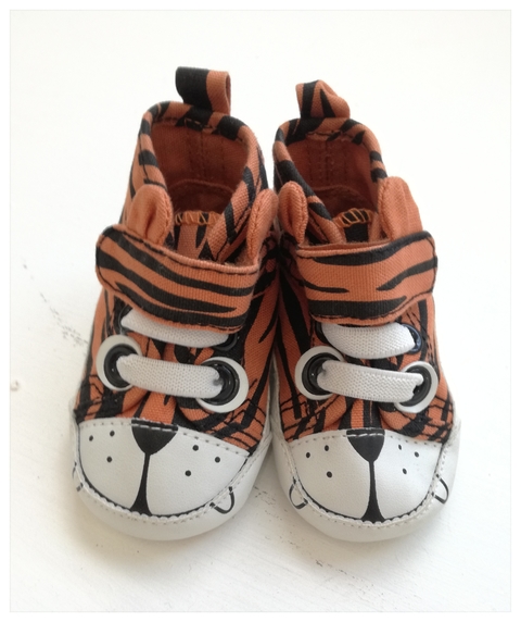 TALLE 14/15 ( SUELA 10 CM ) - ZAPATILLAS NO CAMINANTE TIGRE - H&M