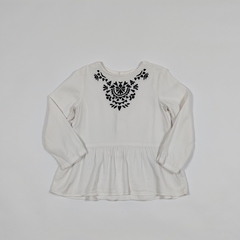 TALLE 24 MESES - CAMISOLA M/LARGA BLANCA CUELLO BORDADO NEGRO - CARTERS