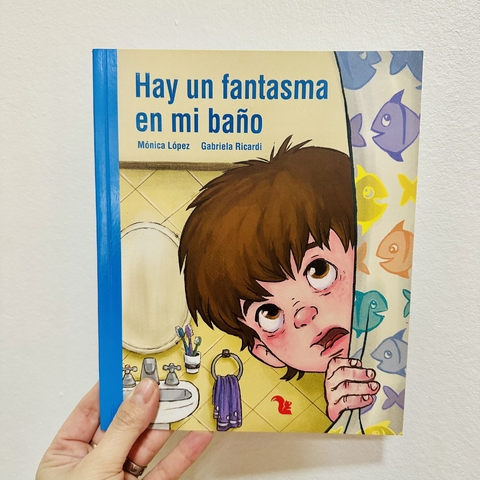 HAY UN FANTASMA EN MI BAÑO