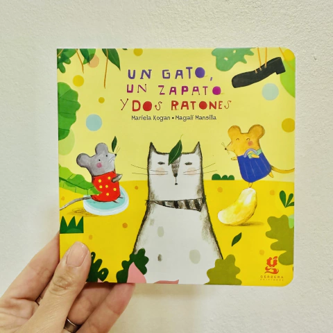 UN GATO, UN ZAPATO Y DOS RATONES