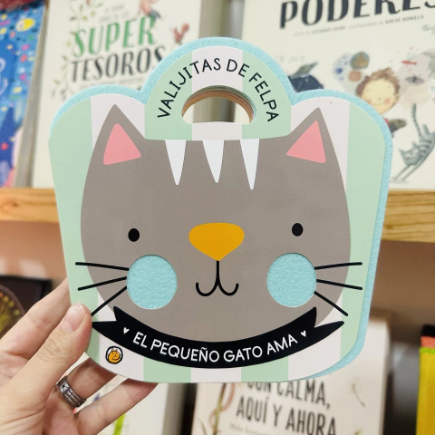 EL PEQUEÑO GATO AMA - VALIJITAS DE FELPA