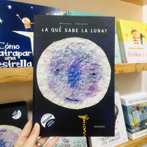 A QUÉ SABE LA LUNA?