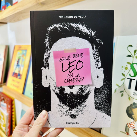 ¿Qué tiene Leo en la cabeza?