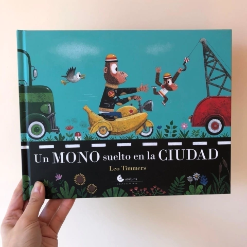 UN MONO SUELTO EN LA CIUDAD