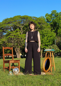 Calça pantalona em viscolinho preto na internet