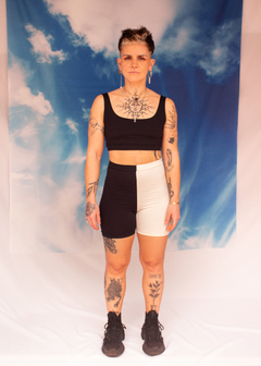 Biker shorts preto e off white - comprar online