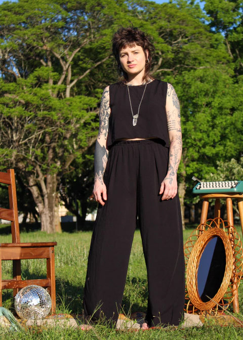 Cropped regatinha em viscolinho preto