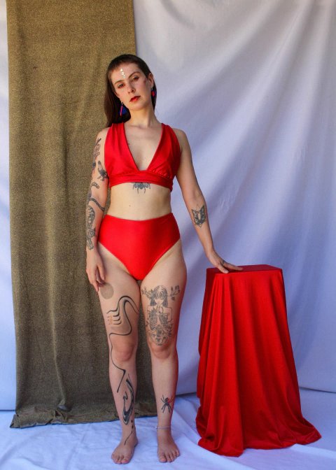 Hot pant brilhosa vermelha