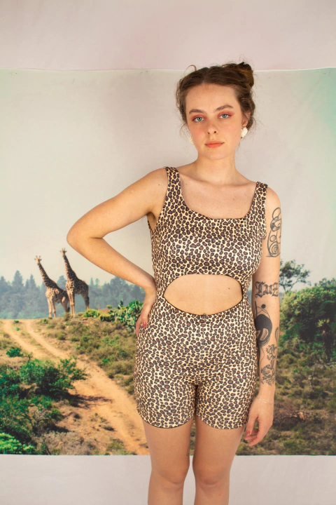 Macaquinho reversível oncinha e preto - comprar online