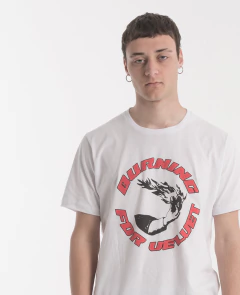 Remera Regular Modelo BURNING