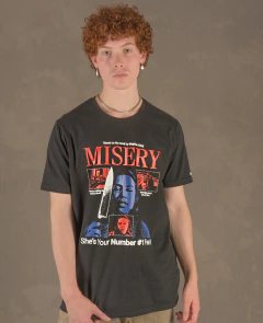 Remera Regular Fit Modelo MISERY
