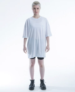Remera Oversize Modelo TAOC