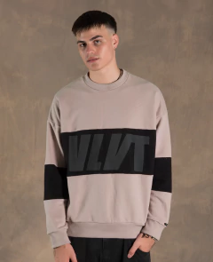 Buzo Oversize Modelo ROTO