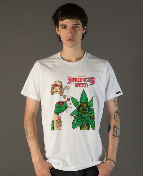 Remera Regular Fit Modelo Weed