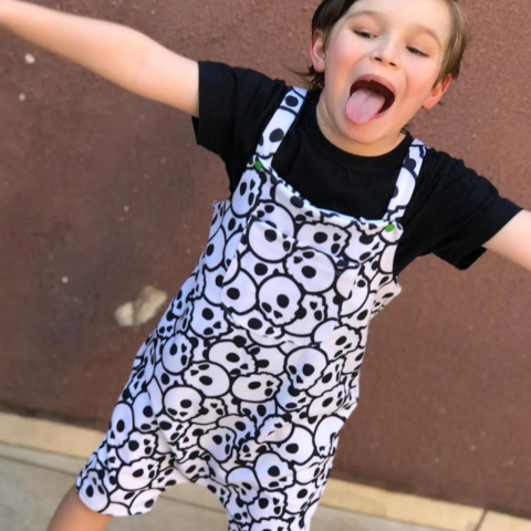 Jardineira Caveiras - comprar online