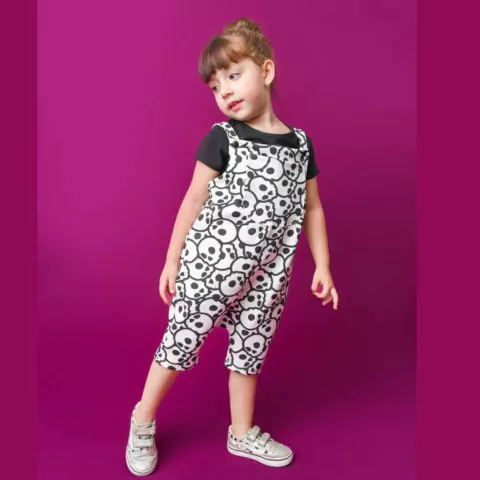 Jardineira Caveiras Menina