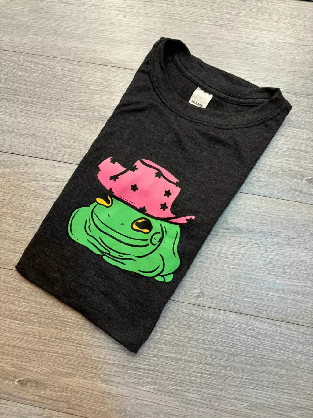 CAMISETA SAPO CHAPÉU