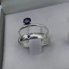 ALIANÇA LISA 3MM ANATÔMICA C/ PEDRA ROXA | PRATA 950 [ENVIO FULL] na internet