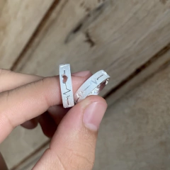 ALIANÇA COM BATIMENTOS CARDÍACOS C/ CORAÇÃO VAZADO (5mm) | PRATA 950